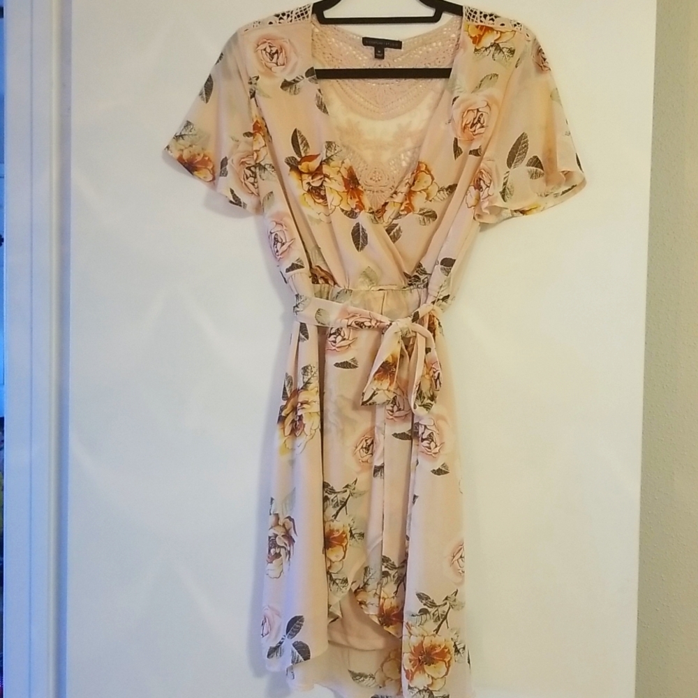 Signature Studio Wrap Dress Size Medium